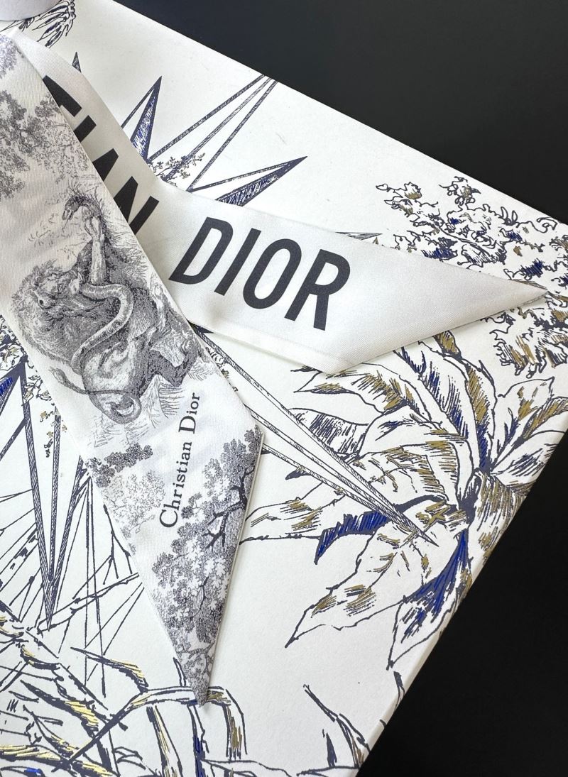 CHRISTIAN DIOR